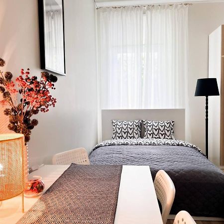 Bright Spacious Apartment In Riga With Free Parking Екстер'єр фото