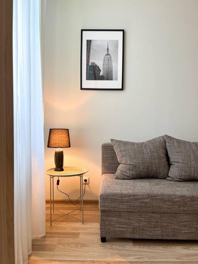 Bright Spacious Apartment In Riga With Free Parking Екстер'єр фото
