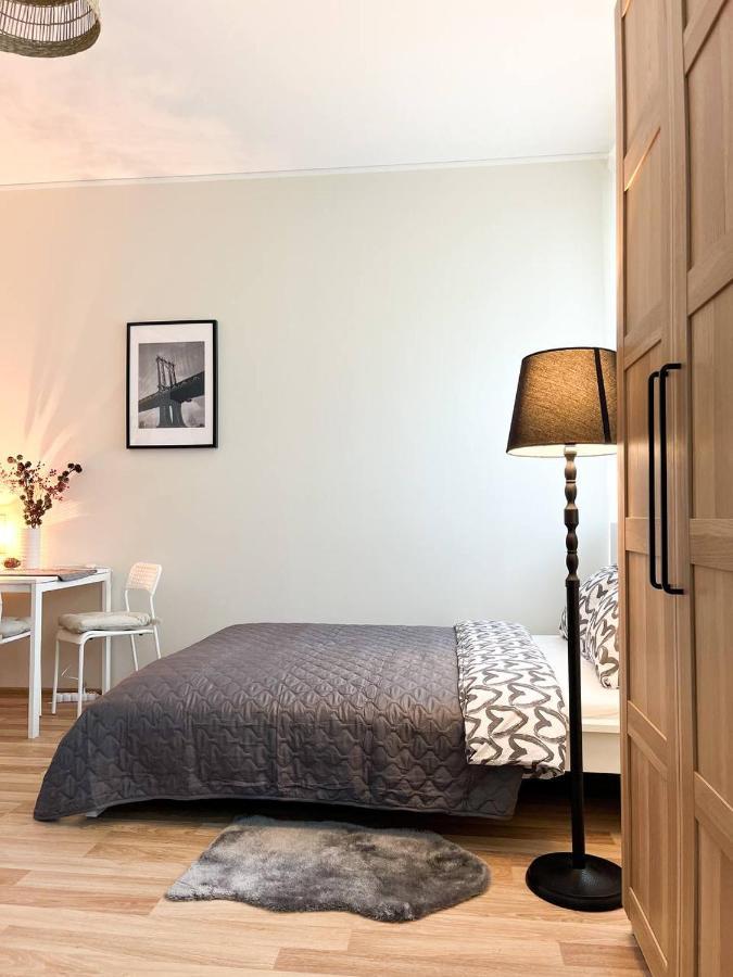 Bright Spacious Apartment In Riga With Free Parking Екстер'єр фото