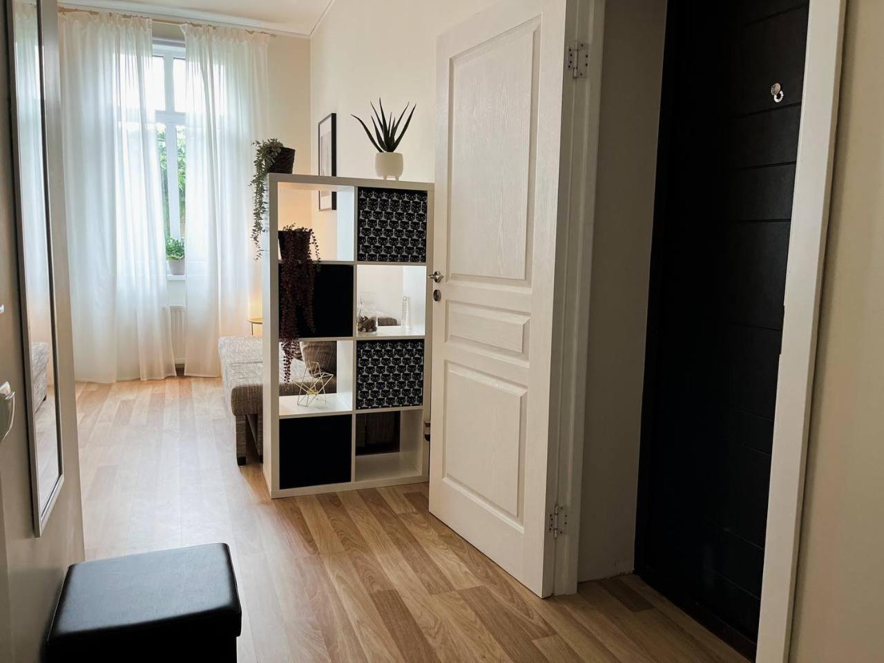 Bright Spacious Apartment In Riga With Free Parking Номер фото